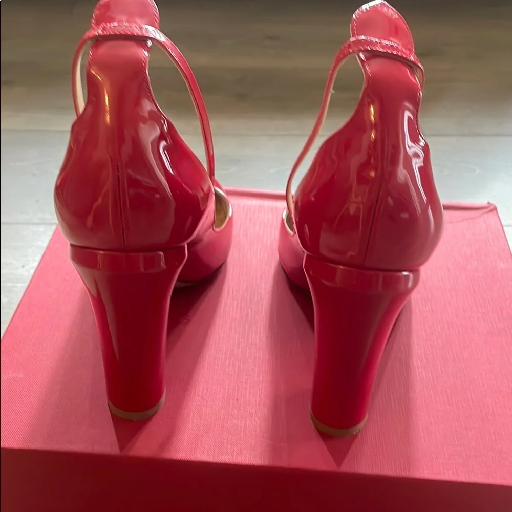 Valentino Garavani Red Stiletto Heels - Picture 4 of 8